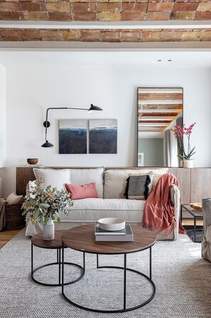 TV, offices - Luxury | King Beds | Central AC | Heart of Barcelona (Barcelona)