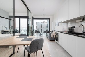 City Studio Suite | Private kitchenette