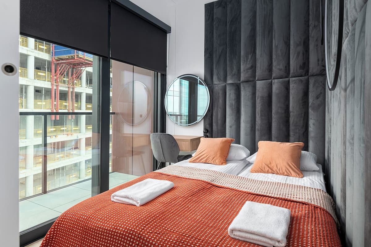 City Apartment | Hypo-allergenic bedding, individually decorated, individually furnished