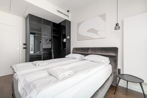 City Apartment | Hypo-allergenic bedding, individually decorated, individually furnished - RentPlanet - Apartament Prosta (Warsaw)