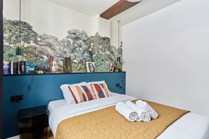 2 bedrooms, iron/ironing board, WiFi