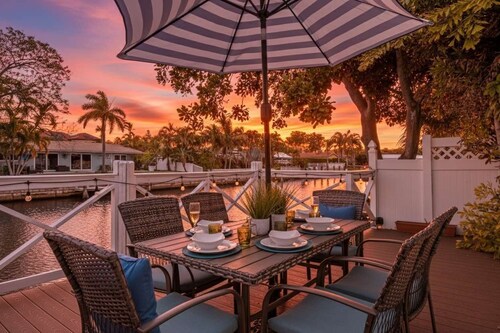 [Guest Favourite] World Cup Waterfront Hub | 6BR | Heated Pool & Arcade