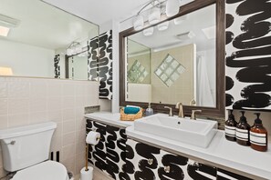 Dusch, hårtork och handdukar