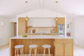Fridge, microwave, oven, stovetop - Villa Rhétaise - Luxury Villa • Heated Pool • 5 Bedrooms • Loix Île de Ré (Loix)