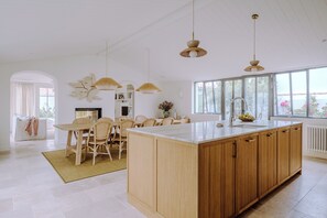 Dining - Villa Rhétaise - Luxury Villa • Heated Pool • 5 Bedrooms • Loix Île de Ré (Loix)