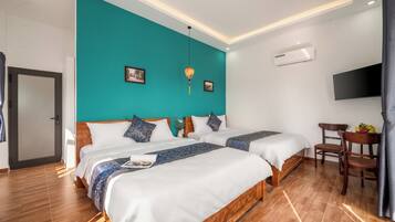 Classic Apartment, Air conditioning, Pool View | 4 bedrooms, laptop workspace, free WiFi, bed sheets