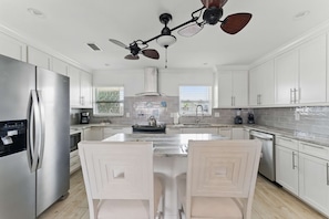Fridge, microwave, oven, stovetop - Canal front - Kayaks - Next to reserve and Anna Maria Island - Family (Bradenton)