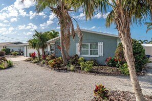 Property grounds - Canal front - Kayaks - Next to reserve and Anna Maria Island - Family (Bradenton)