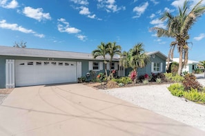 Exterior - Canal front - Kayaks - Next to reserve and Anna Maria Island - Family (Bradenton)