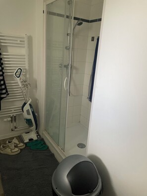 Towels, toilet paper