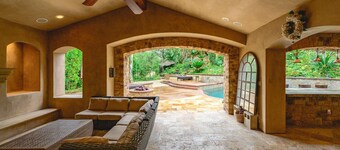 Elegant Villa Retreat Pool Garden Alfresco Lounge