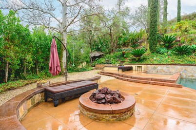 Elegant Villa Retreat Pool Garden Alfresco Lounge