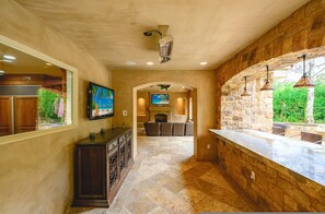 House | 5 bedrooms, Internet