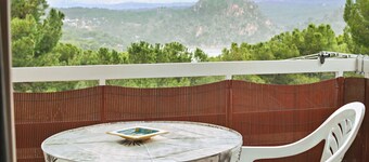 Serene Lakeview Retreat