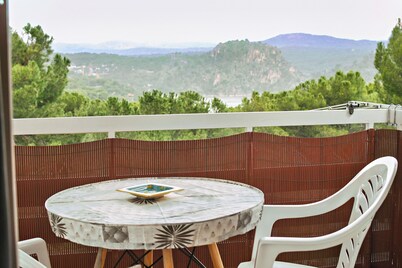 Serene Lakeview Retreat