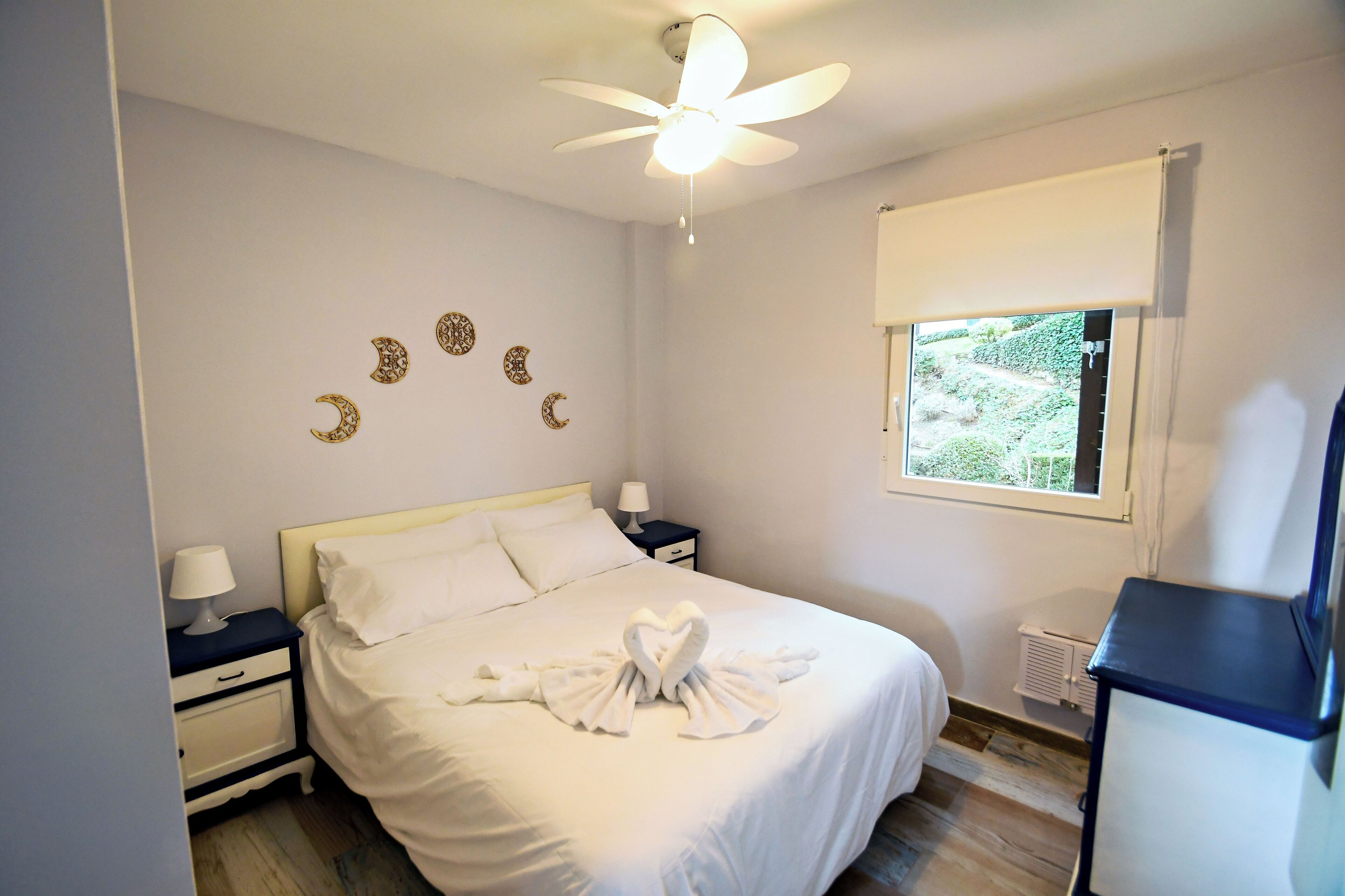 1 habitación, tabla de planchar con plancha, wifi y ropa de cama 