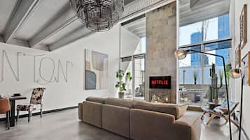 Smart TV, livros, escritórios