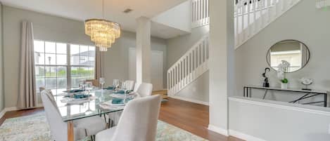 House (5 Bedrooms) | Interior