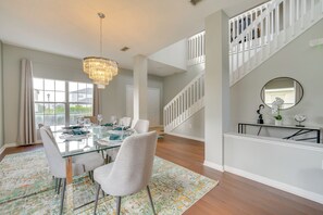 House (5 Bedrooms) | Interior