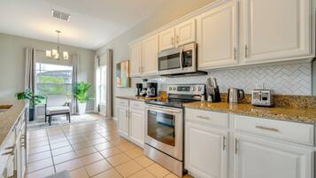 House (5 Bedrooms) | Interior