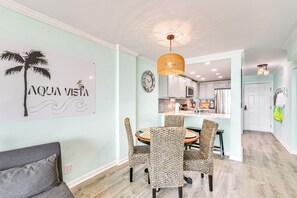 Apartment (1 Bedroom) | Interior - Ocean View & Pool Access: Beachfront Galveston Gem (Galveston)