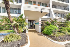 Apartment (1 Bedroom) | Interior - Ocean View & Pool Access: Beachfront Galveston Gem (Galveston)
