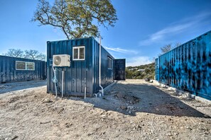 Apartment (0 Bedroom) | Interior - Modern Studio w/ Mtn Views & Lake On-site! (Canyon Lake)