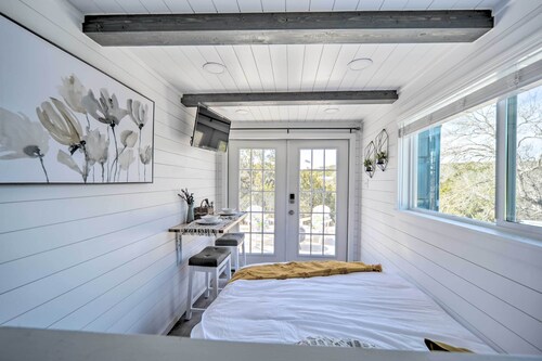 Modern Studio w/ Mtn Views & Lake On-site!