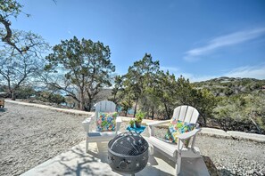 Apartment (0 Bedroom) | Interior - Modern Studio w/ Mtn Views & Lake On-site! (Canyon Lake)