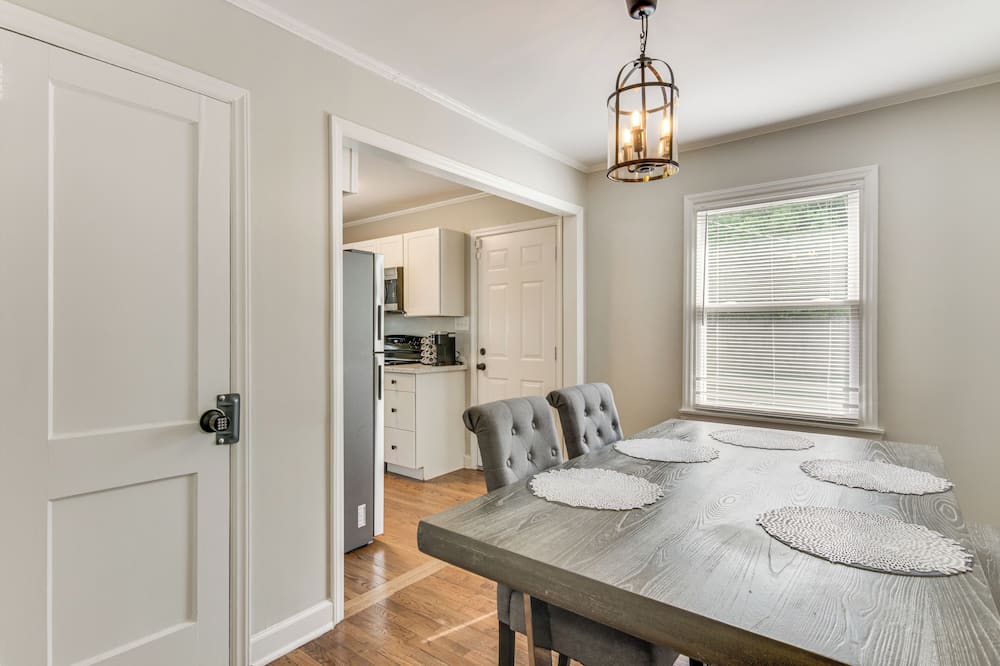 < 2 Mi to Uptown Charlotte: Home w/ Large Yard!