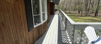 The Hideout - Woodsy Retreat 10 minutes from Charlestown Beach