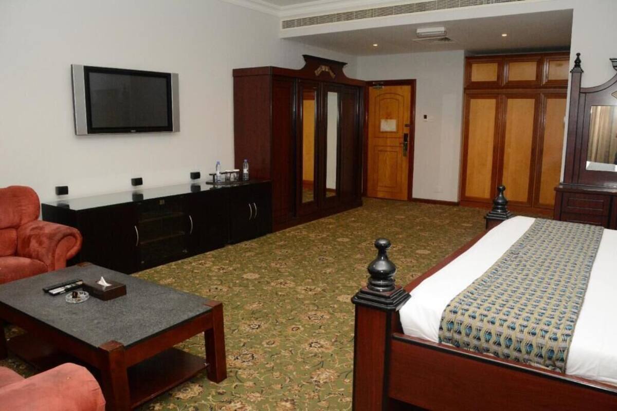 Phòng Suite Deluxe | Bàn, bàn ủi/dụng cụ ủi quần áo, truy cập Internet không dây miễn phí 