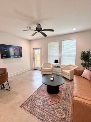 TV - NEW•Thibodeaux House•2 KING Beds•Fast WiFi•65" TV (Lafayette)