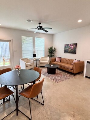 Interior - NEW•Thibodeaux House•2 KING Beds•Fast WiFi•65" TV (Lafayette)