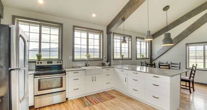 2 Mi to Kolob Canyons: Serene Studio w/ Views