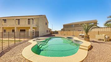 Rumah (4 Bedrooms) | Bagian depan properti