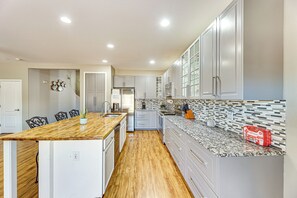 House (4 Bedrooms) | Interior