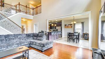 House (5 Bedrooms) | Interior