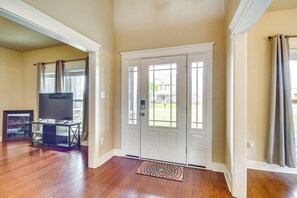 House (5 Bedrooms) | Interior