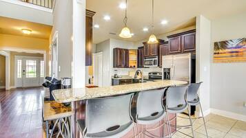 House (5 Bedrooms) | Interior