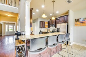 House (5 Bedrooms) | Interior