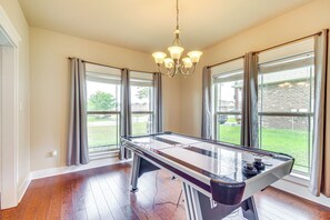 House (5 Bedrooms) | Interior