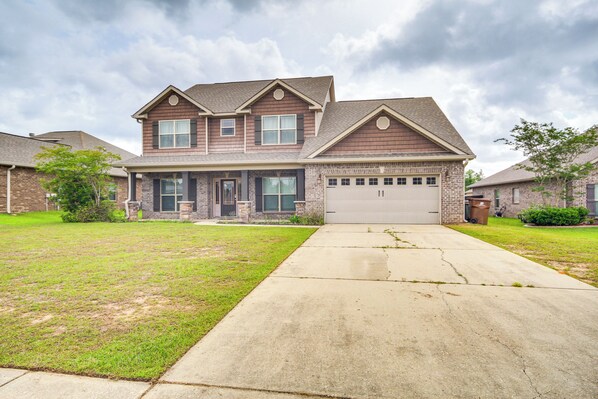 House (5 Bedrooms) | Front of property