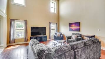 House (5 Bedrooms) | Interior