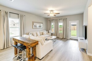 House (4 Bedrooms) | Front of property