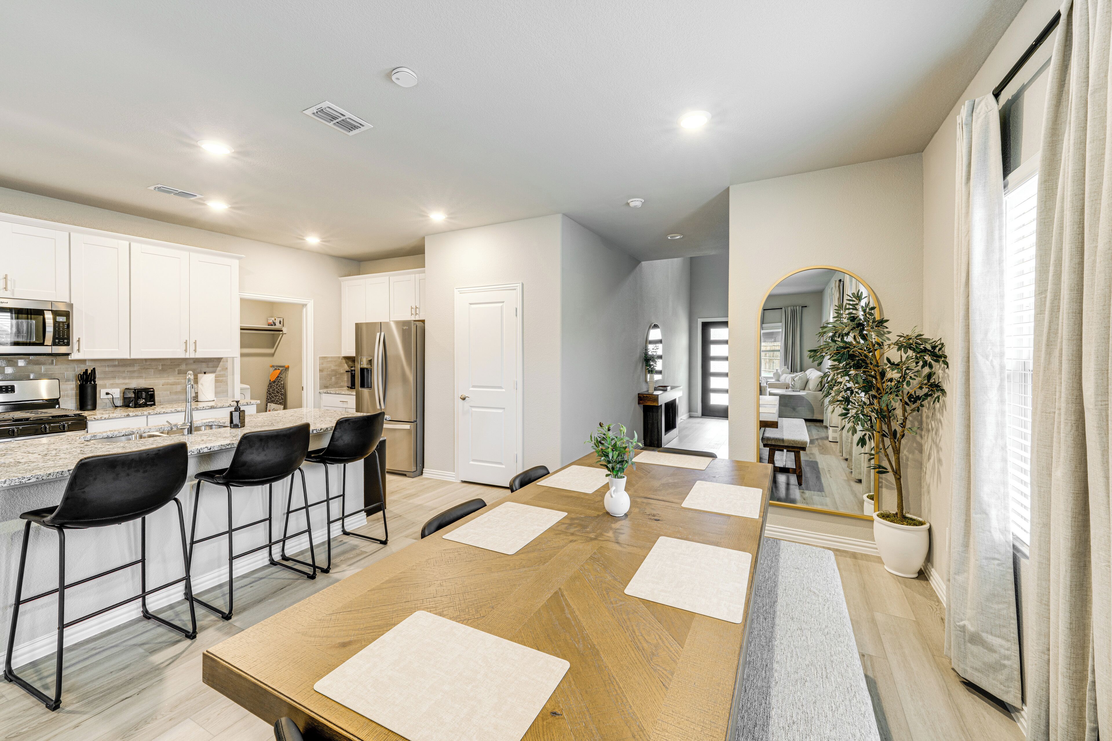 House (4 Bedrooms) | Interior