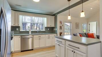 House (4 Bedrooms) | Interior