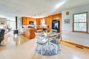 House (2 Bedrooms) | Interior