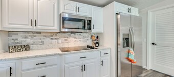 Near Hiking & Fishing: Dale Home w/ Deck!