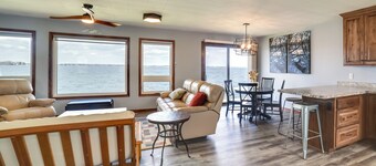 พร้อมเตาบาร์บีคิว: รีทรีตริมทะเลสาบ ใน วอเตอร์ทาวน์